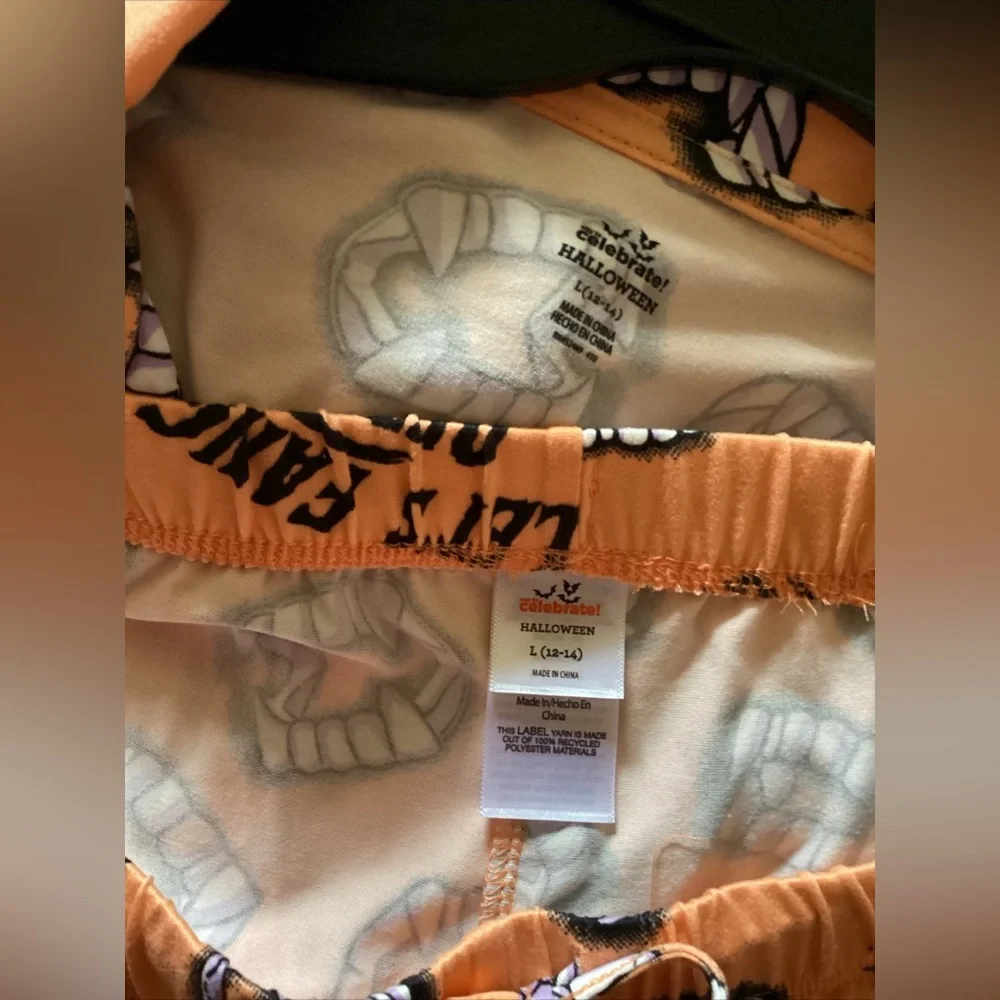 Halloween Viral LET'S FANG OUT Shorty Pajama Set L 12-14 New - Picture 3 of 3